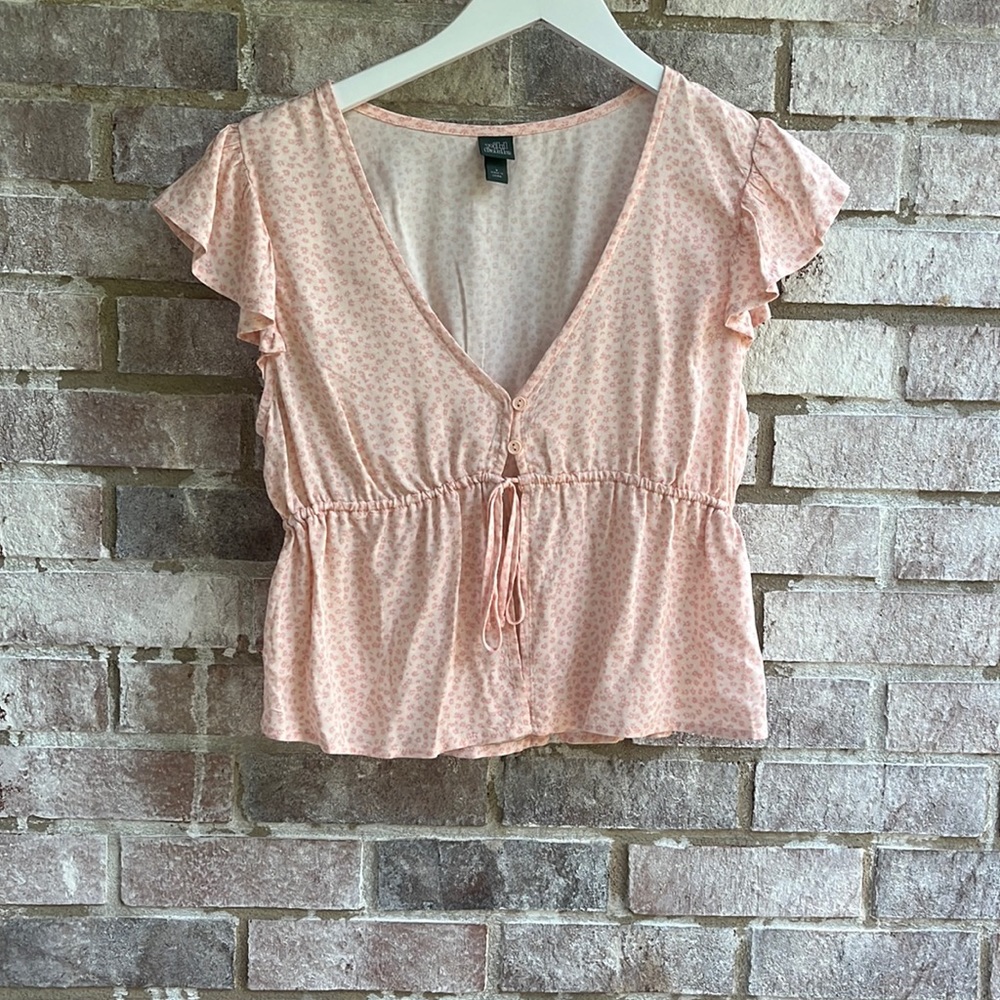 Wild fable cropped vneck peplum top. Light 🍑 print! Size S